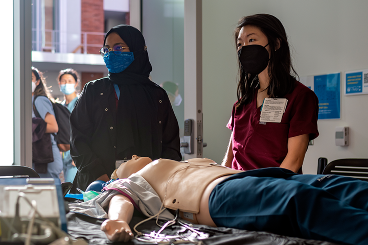Medical Students with a Low Fidelity Simulator Mannequin
